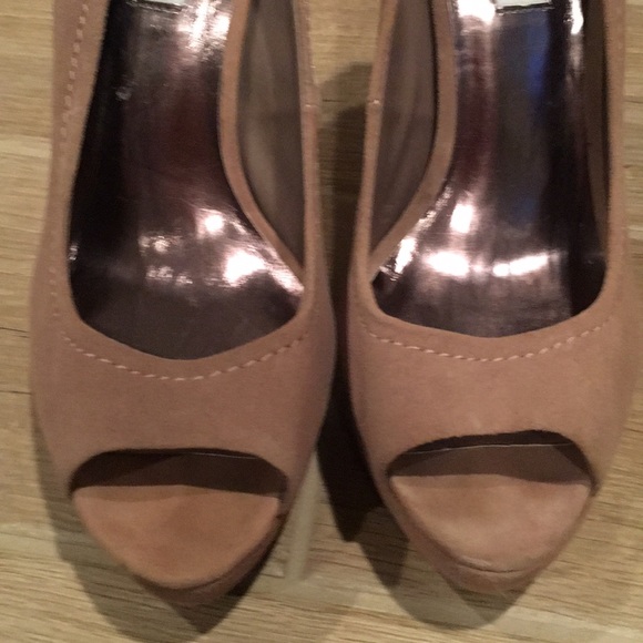Steve Madden Tan Suede Peep Toe Heels - Picture 3 of 7